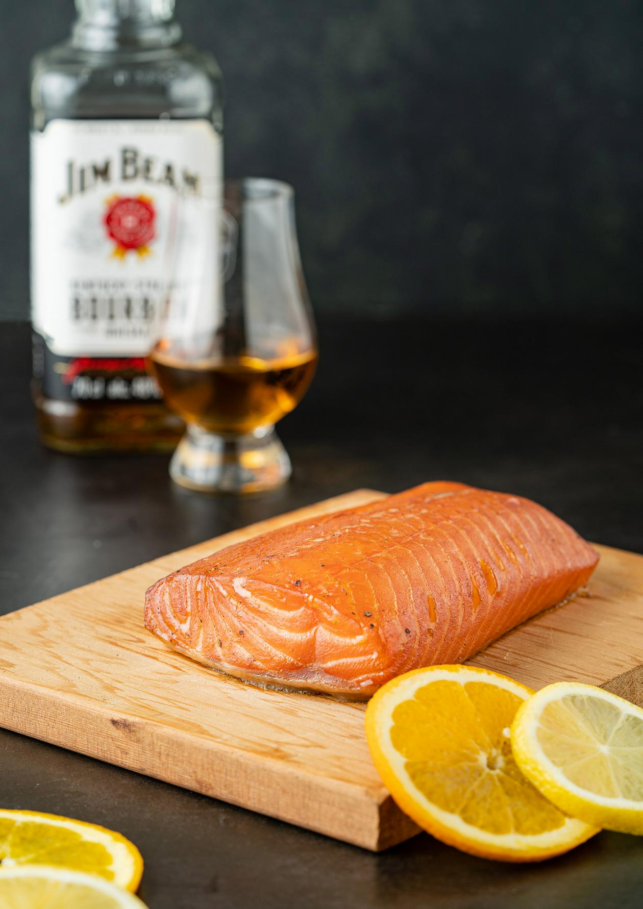 Gerookte zalm met citroen en sinaasappel van de BBQ