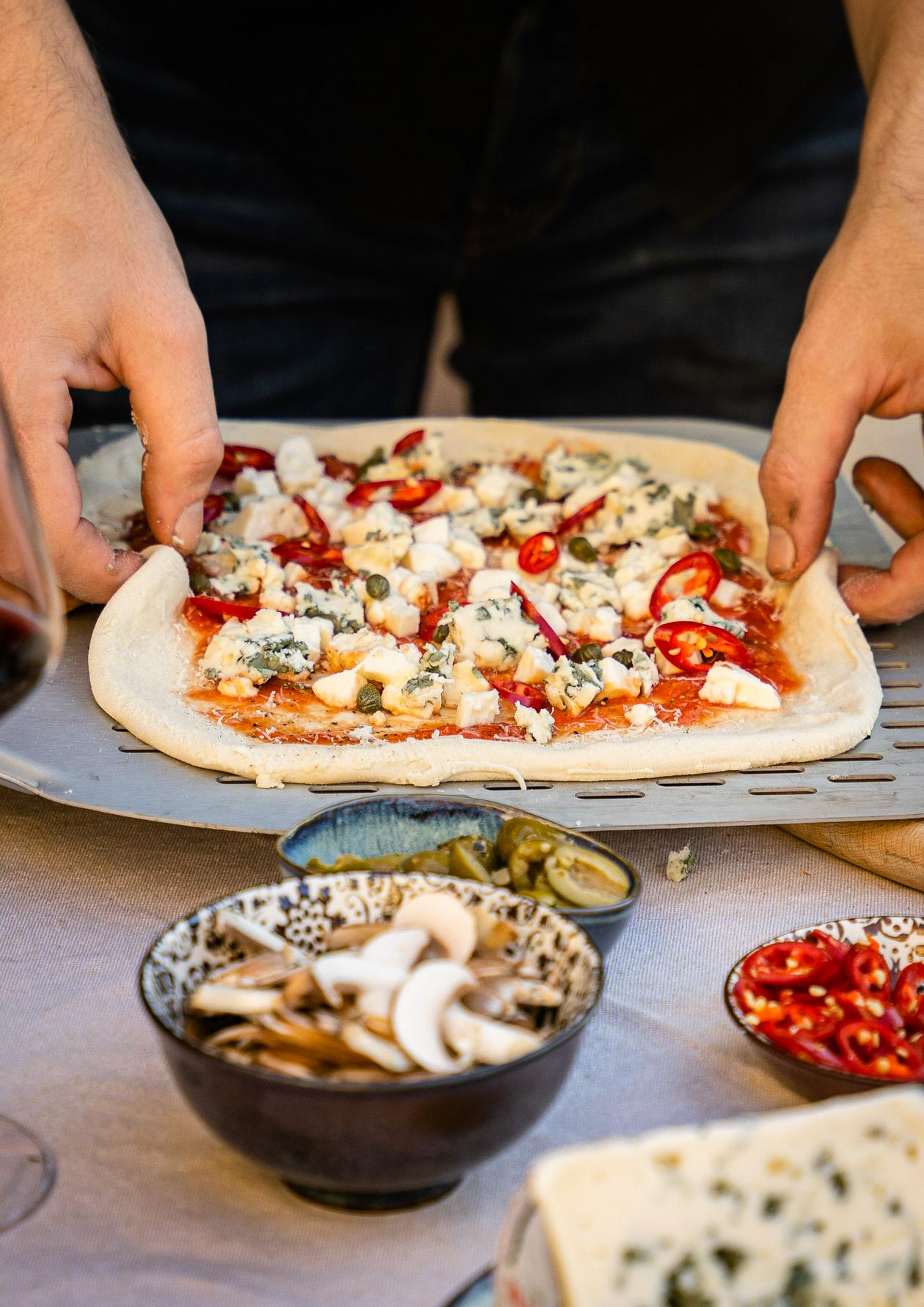 Pizza met blauwe kaas