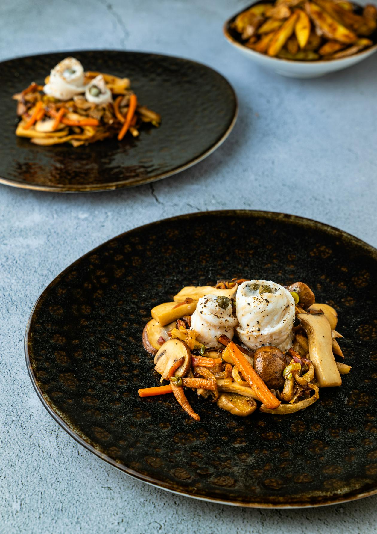 Tongfilets met langzaam gegaarde groente en paddenstoelen